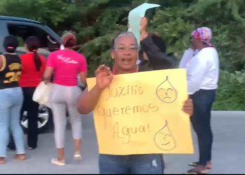 Mujeres protestan en Bocha de Cachón por agua