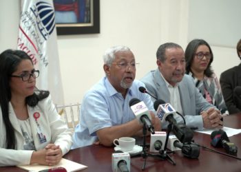 Ministro «descubre» que educación no avanza