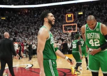 Los Celtics ganan en Miami
