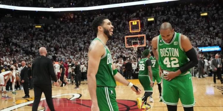 Los Celtics ganan en Miami