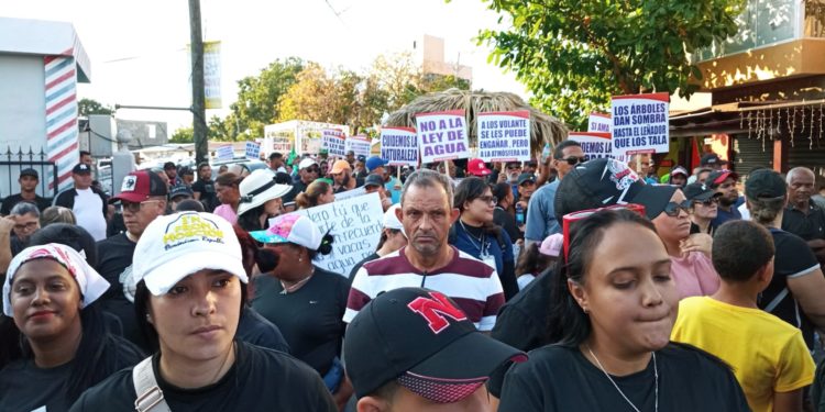 Llaman al pueblo a concentrarse frente al Palacio