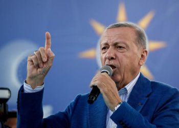 Erdogan logra reelección por estrecho margen