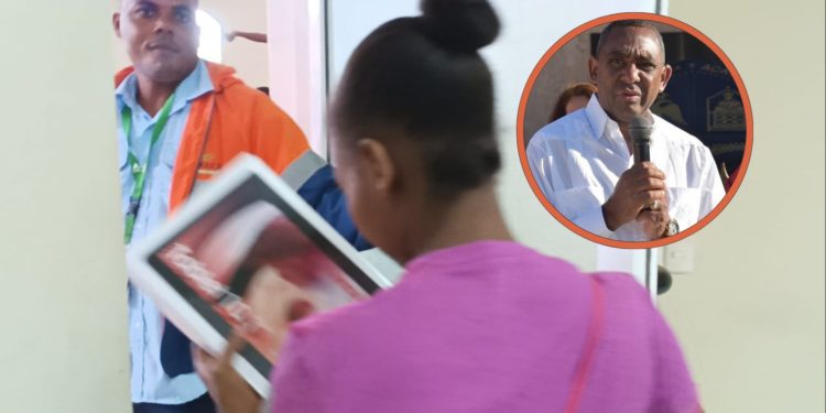 Entregan tabletas a estudiantes de la UASD Recinto Barahona