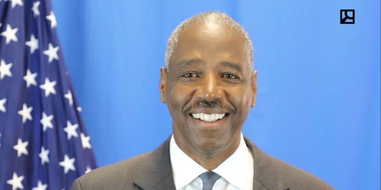 Embajada EEUU anuncia llegada de Isiah Parnell