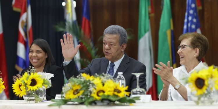 Reconocen a Leonel como propulsor de los modelos de las Naciones Unidas en RD