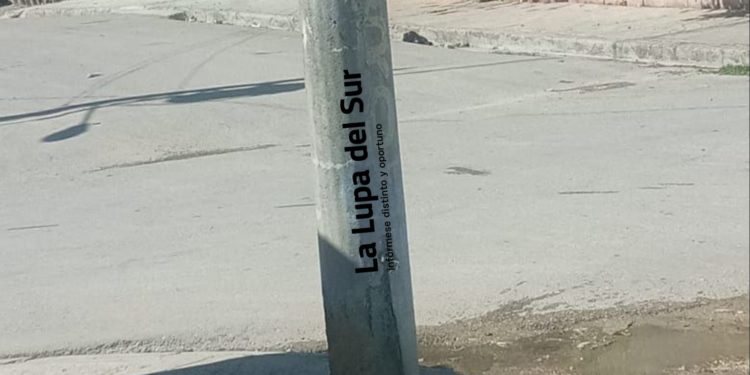 Adviertencia a Edesur: «postes pueden causar tragedia»