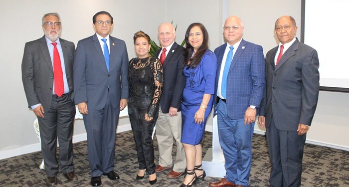 Sodemecu reconoce médicos dominicanos