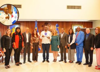 Vicedecanos «sorprenden» rector con reconocimiento