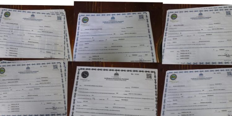 Con “títulos», pero sin tierra