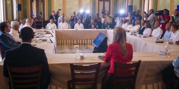 Abinader pide «gran acuerdo» por la educación