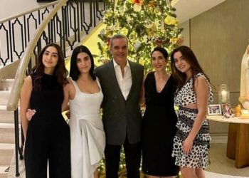 Mujer e hijas de Abinader en contra de reelección