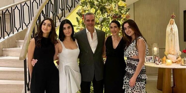 Mujer e hijas de Abinader en contra de reelección