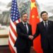 Qin Gang y Antony Blinken dialogan