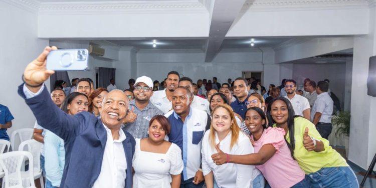 Bertico promete integrar jóvenes en gobierno municipal de SDE