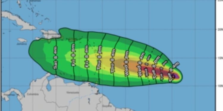 Bret se ubica al Este de las Islas de Barlovento