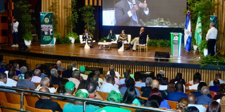 FP conmemora 64 aniversario gesta del 14 de junio