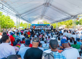 Alcaldes y regidores del PLD pasan al PRM en Barahona