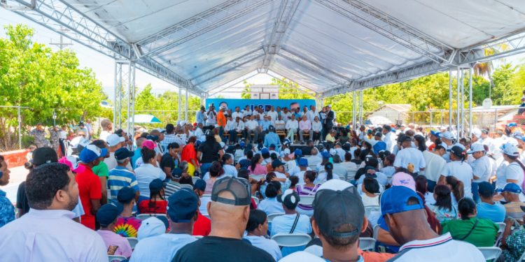 Alcaldes y regidores del PLD pasan al PRM en Barahona