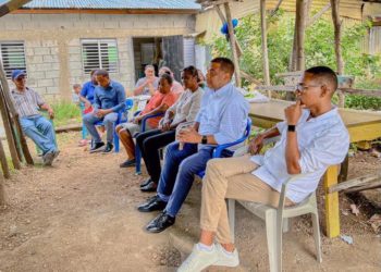 Alcalde de Barahona apoya familias en Don Bosco afectadas en incendio