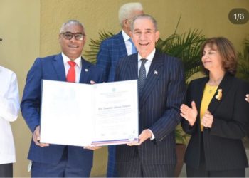 UASD reconoce exrector García Fermín