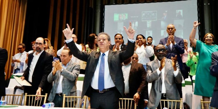 FP escoge a Leonel como precandidato presidencial