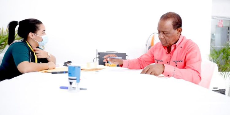 José del Carmen Montero inscribe precandidatura a diputado