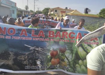 Los Negros se moviliza contra barcazas