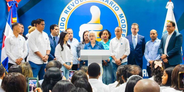 Milagros inscribió a Abinader