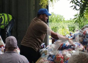 Plan Social distribuye alimentos a alcaldes en Barahona