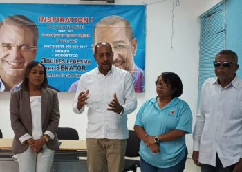 Aquiles Ledesma distribuirá libros de inglés en Barahona