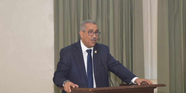 Carlos Sánchez afirma contaminación visual es «grave» en territorios