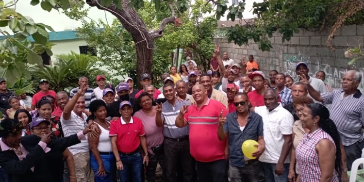 Carlos García se reúne con dirigentes barriales