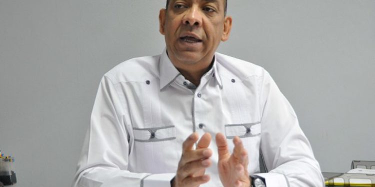 Deligne califica «tontería» PRM incluya a Danilo en su padrón