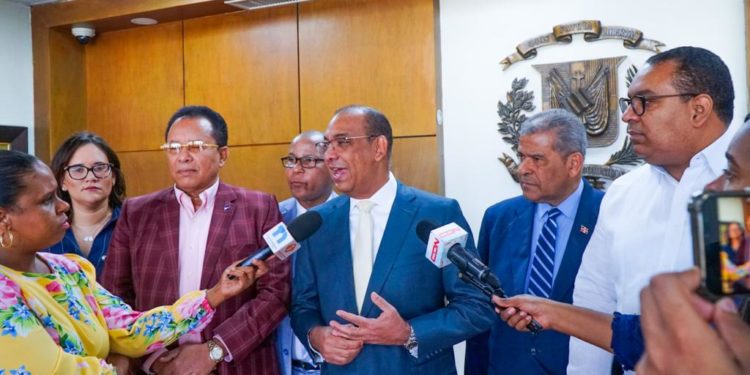 PRM lleva a la JCE padrón