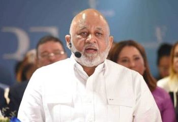 Cuestionado exministro de Educación vuelve al ruedo político