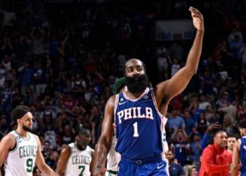James Harden es multado con $100 mil por comentarios recientes sobre Daryl Morey y los 76ers