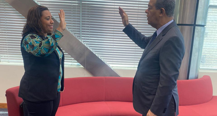 Leonel Fernández juramenta a Liseidy Báez en la Fuerza del Pueblo