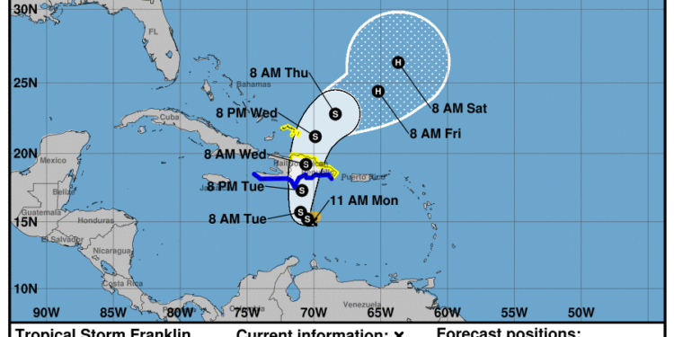 Franklin tiene estructura nubosa más «amplia y compacta»
