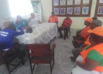 Tamayo y Vicnte Noble observan a Franklin