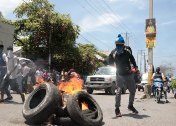 Haitianos protestan y piden salida de Ariel Henry