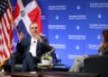Estudiante pone en «aprietos» a Abinader en Nueva York