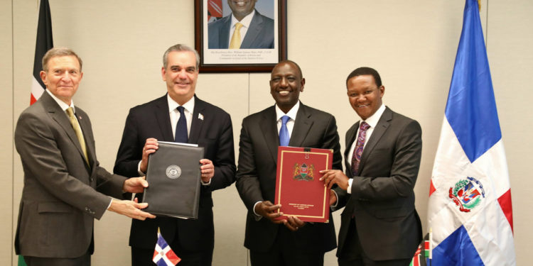 Abinader y William Ruto hablan