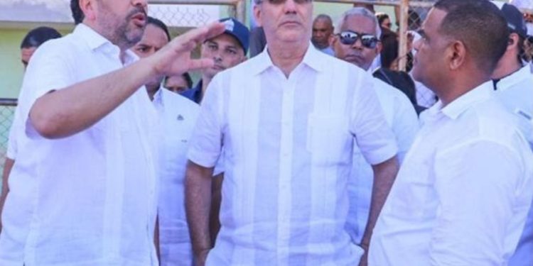 Abinader y Alberto Rodríguez supervisan obras de X Juegos Escolares