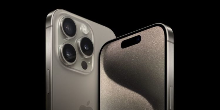 Apple presenta el iPhone 15, el primero de la compañía que cuenta con un puerto de carga USB-C
