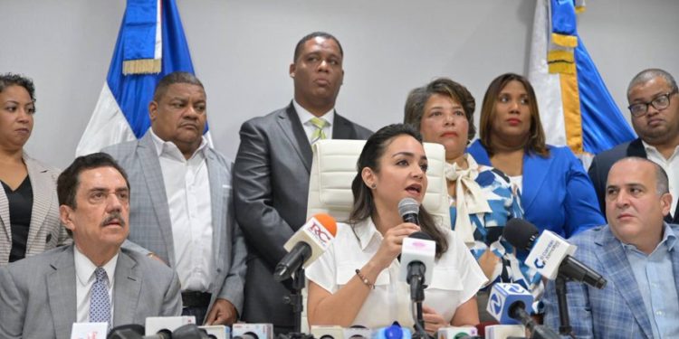 Faride: «no es hora de aparentes conveniencias»