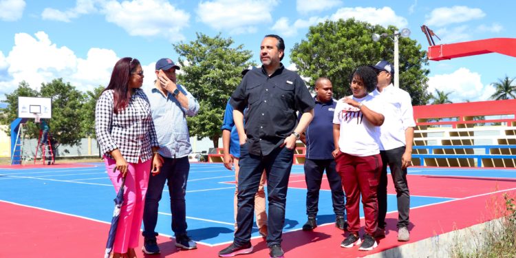 Alberto Rodríguez supervisa obras de Juegos Escolares Nacionales