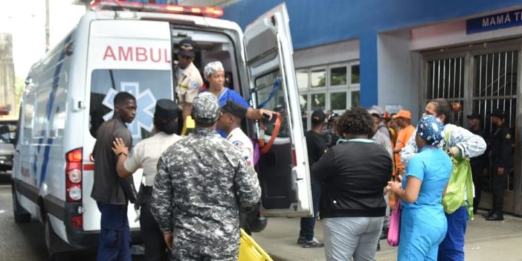 Llevan lesionados en choque de trenes a hospitales