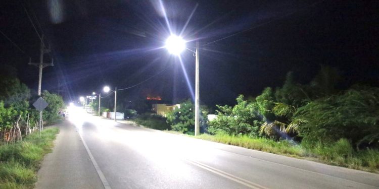 Edesur «ilumina» tramo entre Barahona y Azua