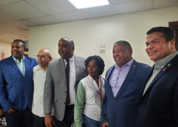 Diputados del PLD Y FP abandonaron reunión por préstamos millonarios