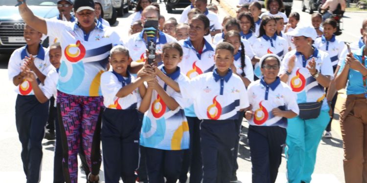 Inicia recorrido antorcha X Juegos Escolares Deportivos Nacionales Barahona 2023